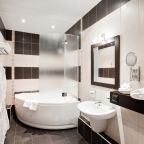 Люкс, Отель Минин