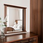 Люкс, Отель Минин