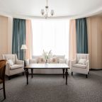 Люкс, Отель Минин