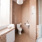 Сьюит, Отель Минин