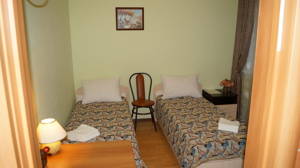 Двухместный (Twin с душем) мини-отеля У Евгенича, Гатчина