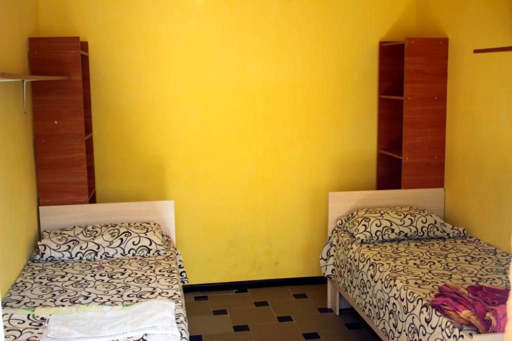 Двухместный (2-местный стандарт с удобствами на несколько номеров (эконом)) гостевого дома Роза, Заозерное, Крым