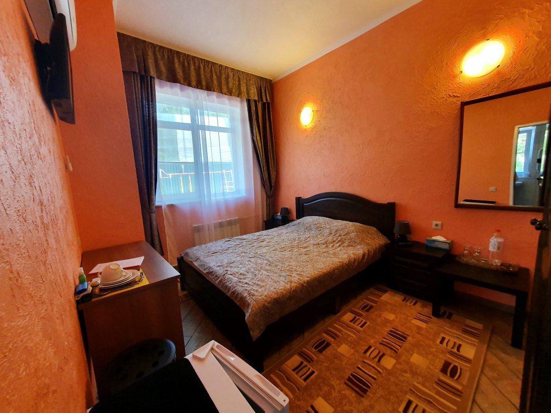 Двухместный (Двухместный номер 23 с 1 кроватью) мини-отеля Атлант, Дагомыс