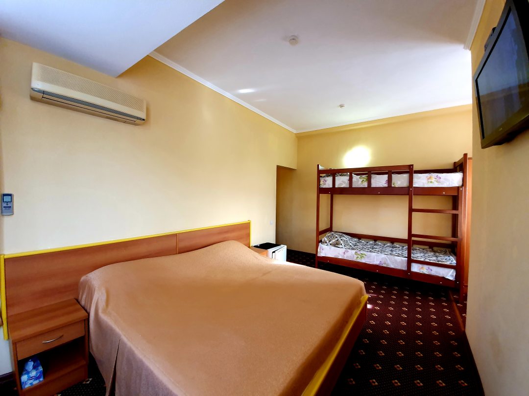 Двухместный (Улучшенный семейный номер 45) мини-отеля Атлант, Дагомыс