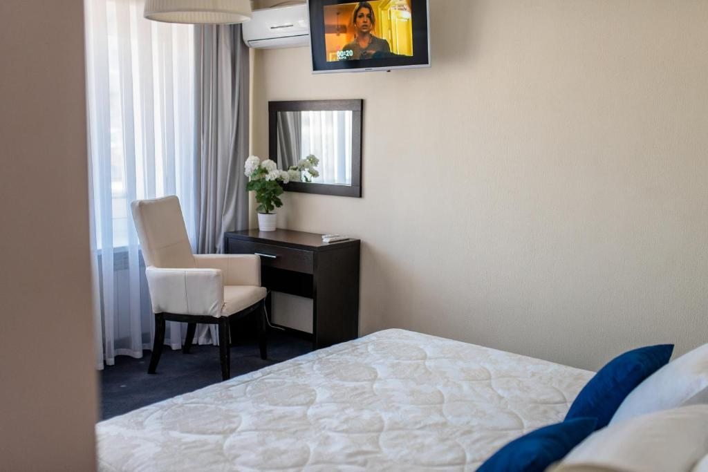 Двухместный (Улучшенный номер с кроватью размера «king-size») отеля Зихия, Майкоп