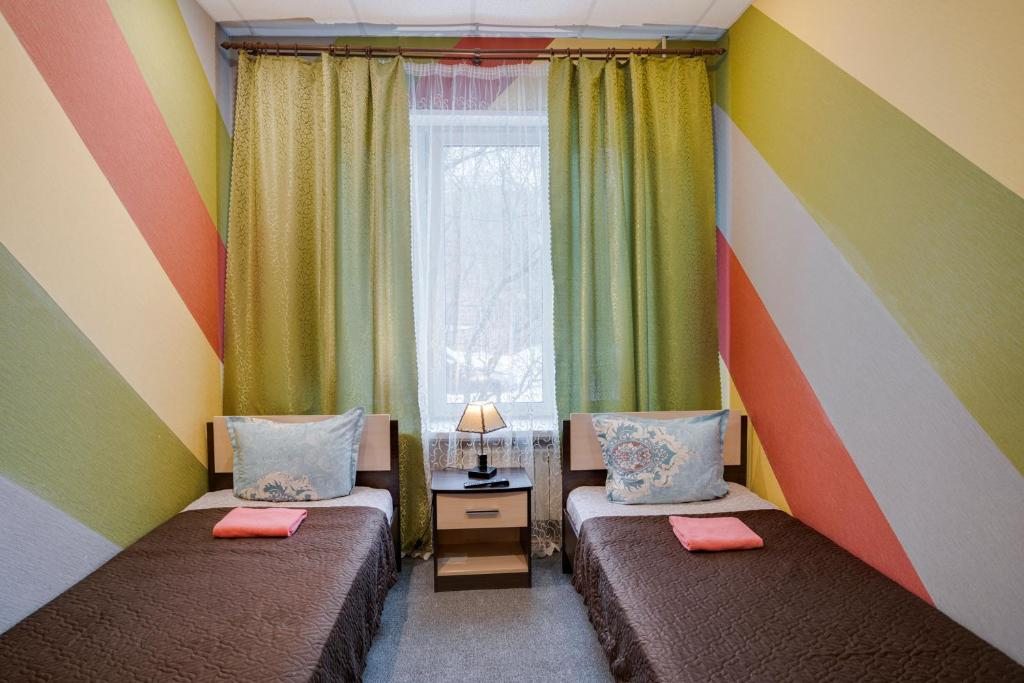 Двухместный (Двухместный номер с 1 кроватью или 2 отдельными кроватями, общая ванная комната) мини-отеля Ладомир на Русаковской, Москва