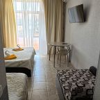 Четырехместный (Номер с двуспальной кроватью и дополнительной кроватью), Гостевой дом Лилиана