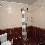 Четырехместный (Номер с двуспальной кроватью и дополнительной кроватью), Гостевой дом Лилиана