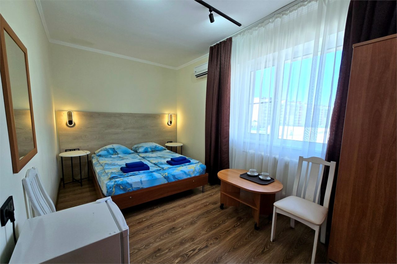 Номер без балкона двуспальная или 2 односпальные кровати.