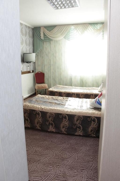 Двухместный (Двухместный номер с 2 отдельными кроватями и ванной комнатой) отеля Ландыши, Буинск