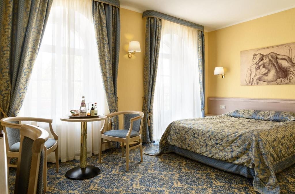 Двухместный (Улучшенный двухместный номер с 1 кроватью) отеля Old Estate, Псков
