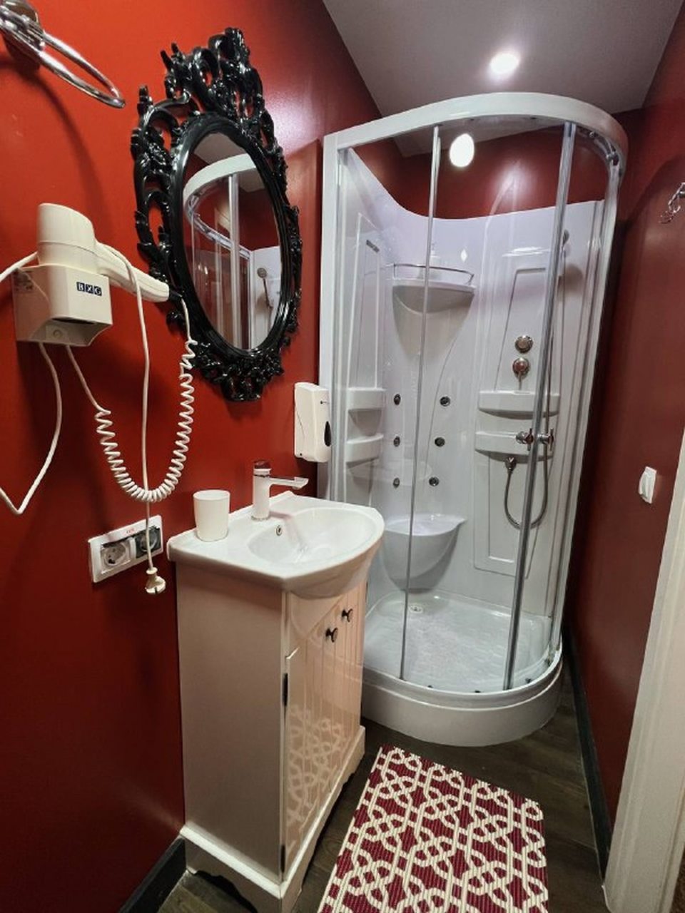 Полулюкс (Лондон, 4-местный), Гостиница-Хостел КойкаГо