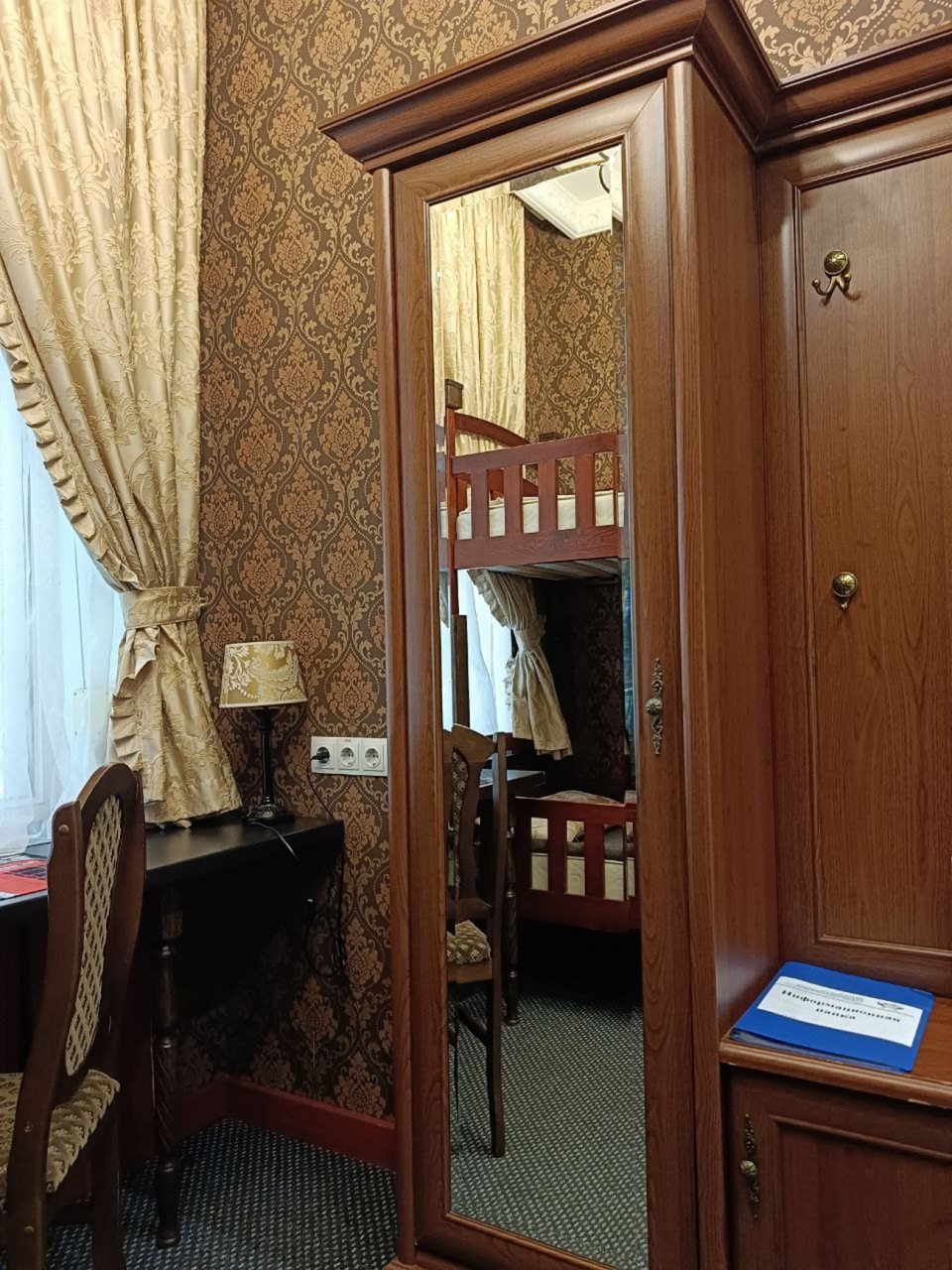 Полулюкс (Лондон, 4-местный), Гостиница-Хостел КойкаГо