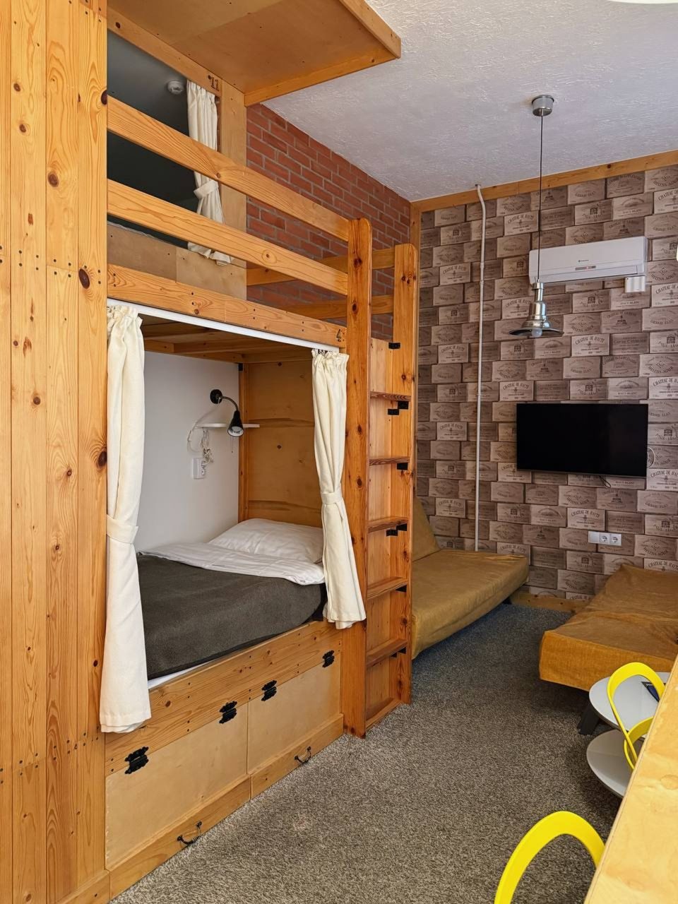 Девятиместный (Койко-место, Стокгольм - общий смешанный номер), Гостиница-Хостел КойкаГо