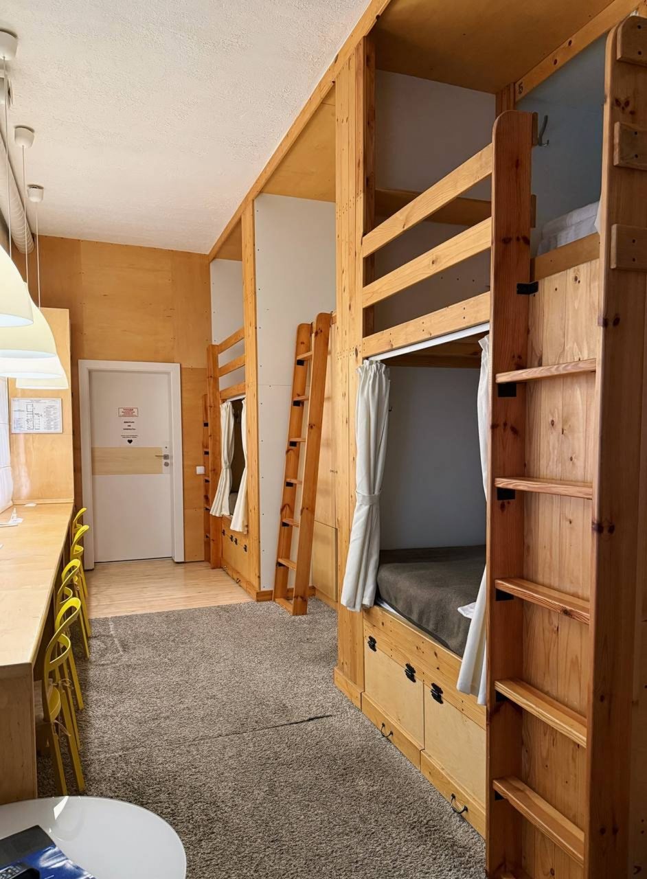 Девятиместный (Двуспальное койко-место, Стокгольм - общий смешанный номер), Гостиница-Хостел КойкаГо