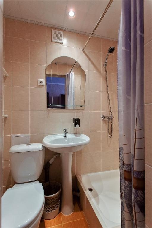Ванная комната в номере гостиницы Ольгинская 2*, Псков. Гостиница Ольгинская