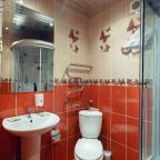 Ванная комната в номере гостиницы Ольгинская 2*, Псков