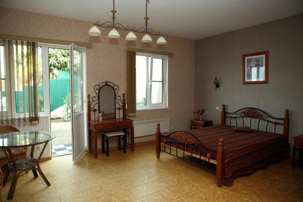 Двухместный (Большой двухместный номер с 1 кроватью) гостевого дома Мамзышха, Гагра