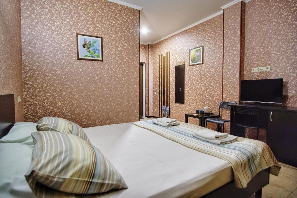 Двухместный (Стандартный двухместный номер с 1 кроватью и балконом) отеля Келешбей, Гудаута