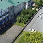 Парковка со стороны главного входа, парковка для инвалидов