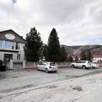 Парковка со стороны главного входа, парковка для инвалидов