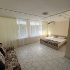 номер с боковым видом на море