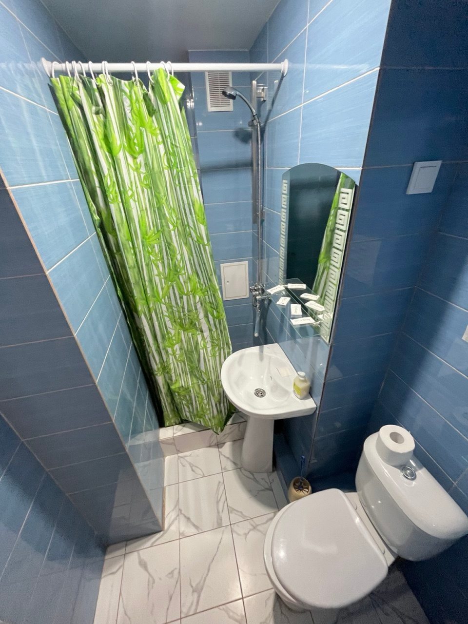 Трехместный (Стандарт улучшенный Удобства в номере: душ, туалет, умывальник, холодильник, кондиционер, балкон), Пансионат Гизель-Дере