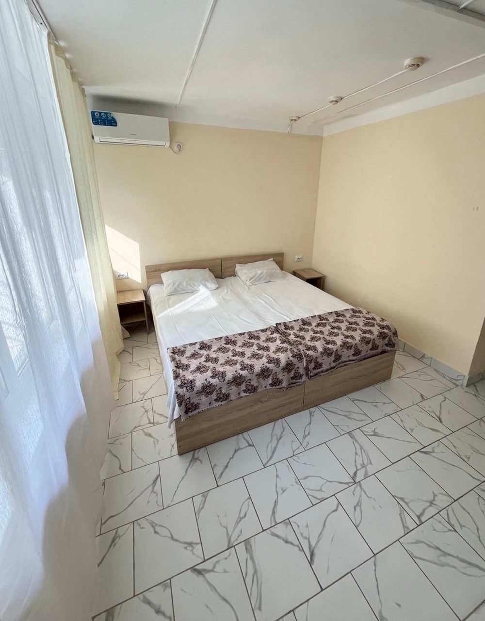 Трехместный (Стандарт улучшенный Удобства в номере: душ, туалет, умывальник, холодильник, кондиционер, балкон), Пансионат Гизель-Дере