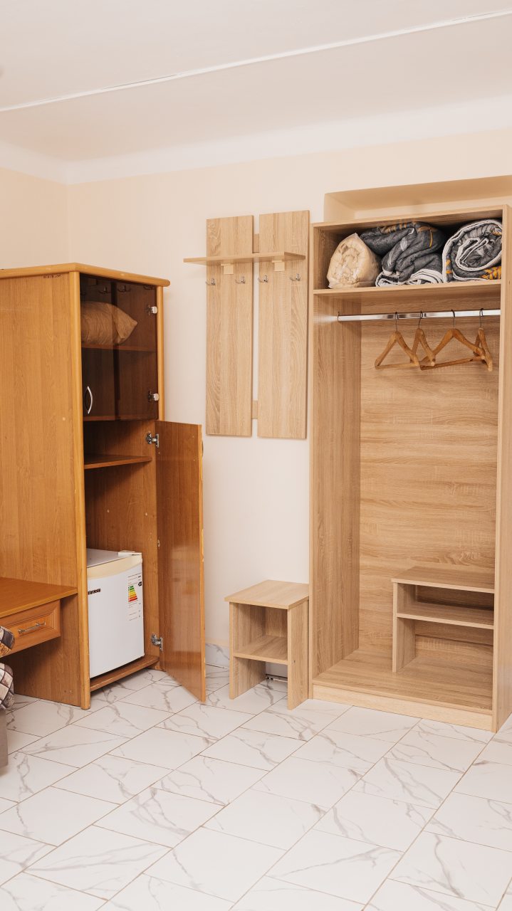 Трехместный (Стандарт улучшенный Удобства в номере: душ, туалет, умывальник, холодильник, кондиционер, балкон), Пансионат Гизель-Дере