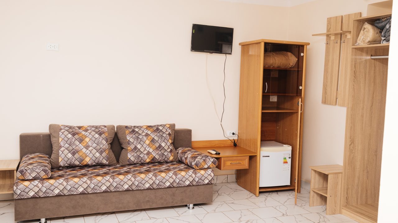 Трехместный (Стандарт улучшенный Удобства в номере: душ, туалет, умывальник, холодильник, кондиционер, балкон), Пансионат Гизель-Дере