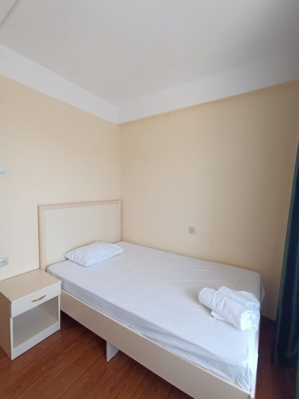 Одноместный, Гостиница Каспий