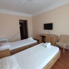 Двухместный, Гостиница Каспий