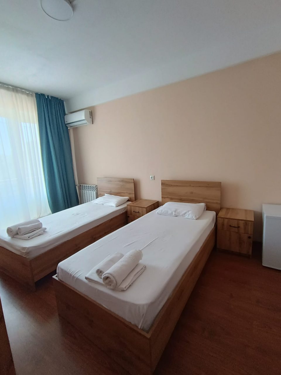 Двухместный, Гостиница Каспий