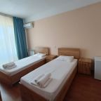 Двухместный, Гостиница Каспий