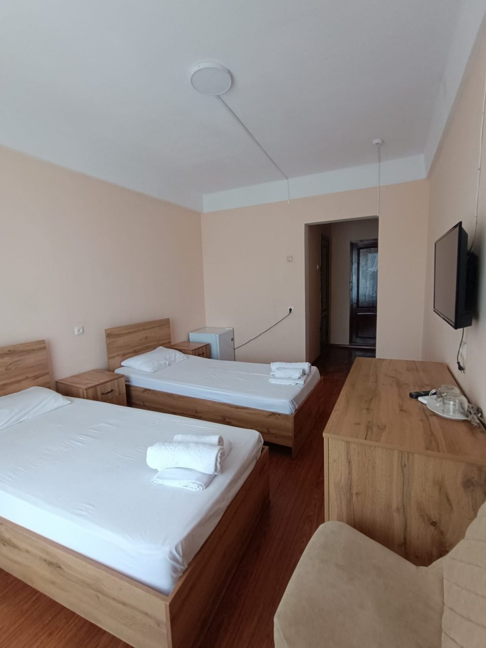 Двухместный, Гостиница Каспий