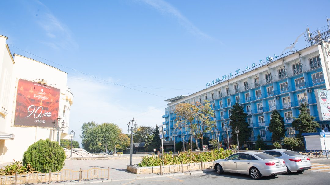 Парковка, Гостиница Каспий