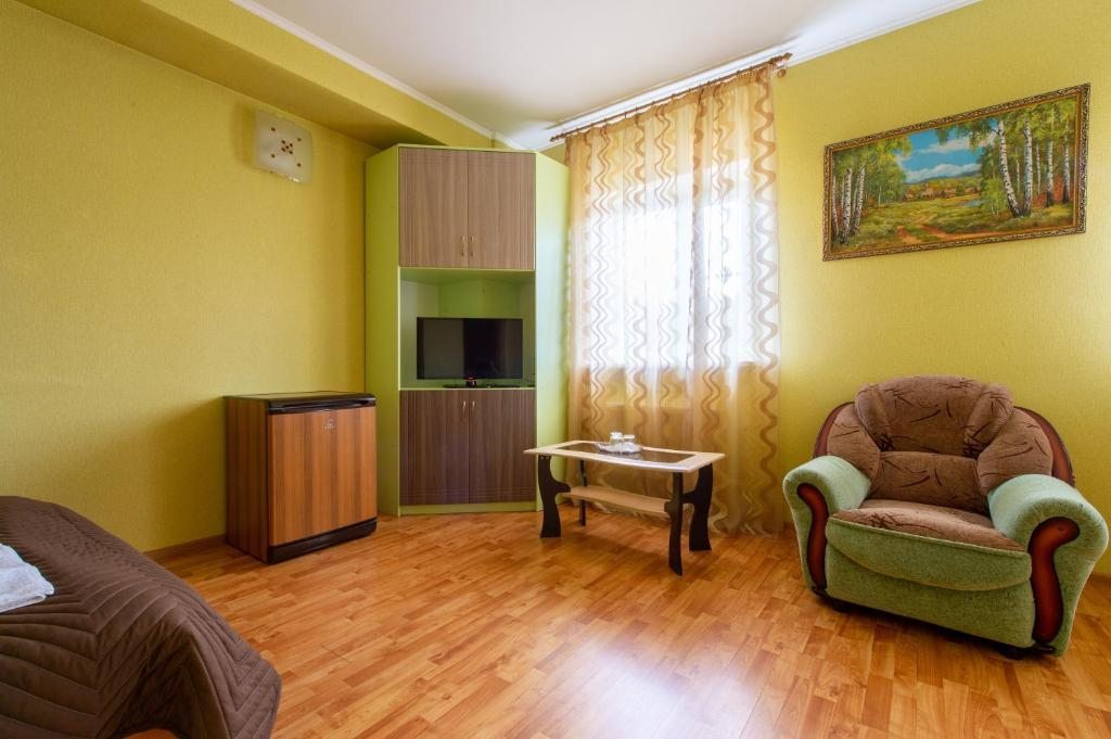Двухместный (Двухместный номер Делюкс с 1 кроватью + дополнительная кровать) туристского комплекса Дубровка, Киржач