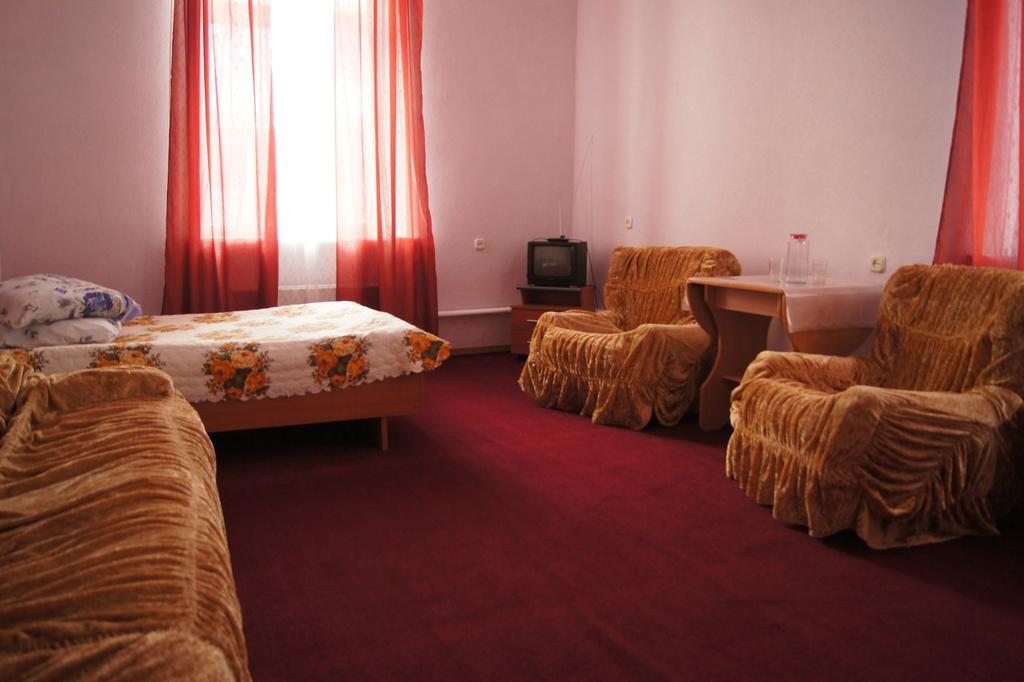 Двухместный (Двухместный номер с 1 двуспальной кроватью и дополнительной кроватью) гостевого дома У Кота, Суксун