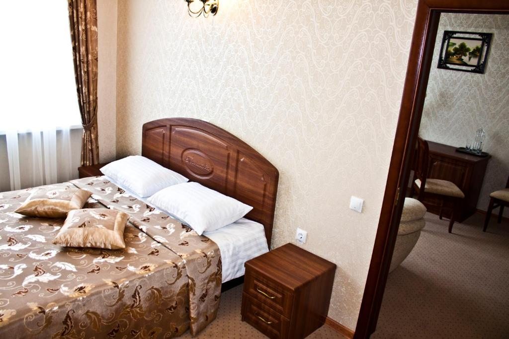 Сьюит (Люкс с 2 спальнями) отеля Полтава, Славянск-на-Кубани