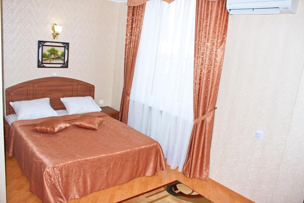 Двухместный (Улучшенный двухместный номер с 1 кроватью) отеля Полтава, Славянск-на-Кубани