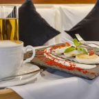 Доставка еды и напитков в номер, Гостиница Садовническая