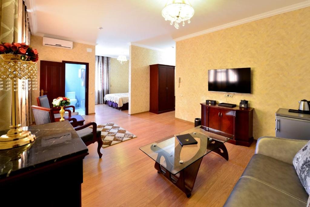 Двухместный (Большой двухместный номер с 1 кроватью) отеля Империал, Черкесск
