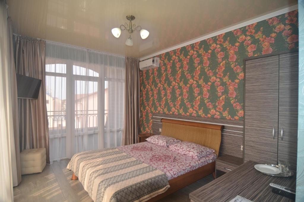 Двухместный (Двухместный номер Делюкс с 1 кроватью и балконом) гостевого дома Laza Plaza, Лазаревское