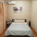 Комфортабельная двуспальная кровать