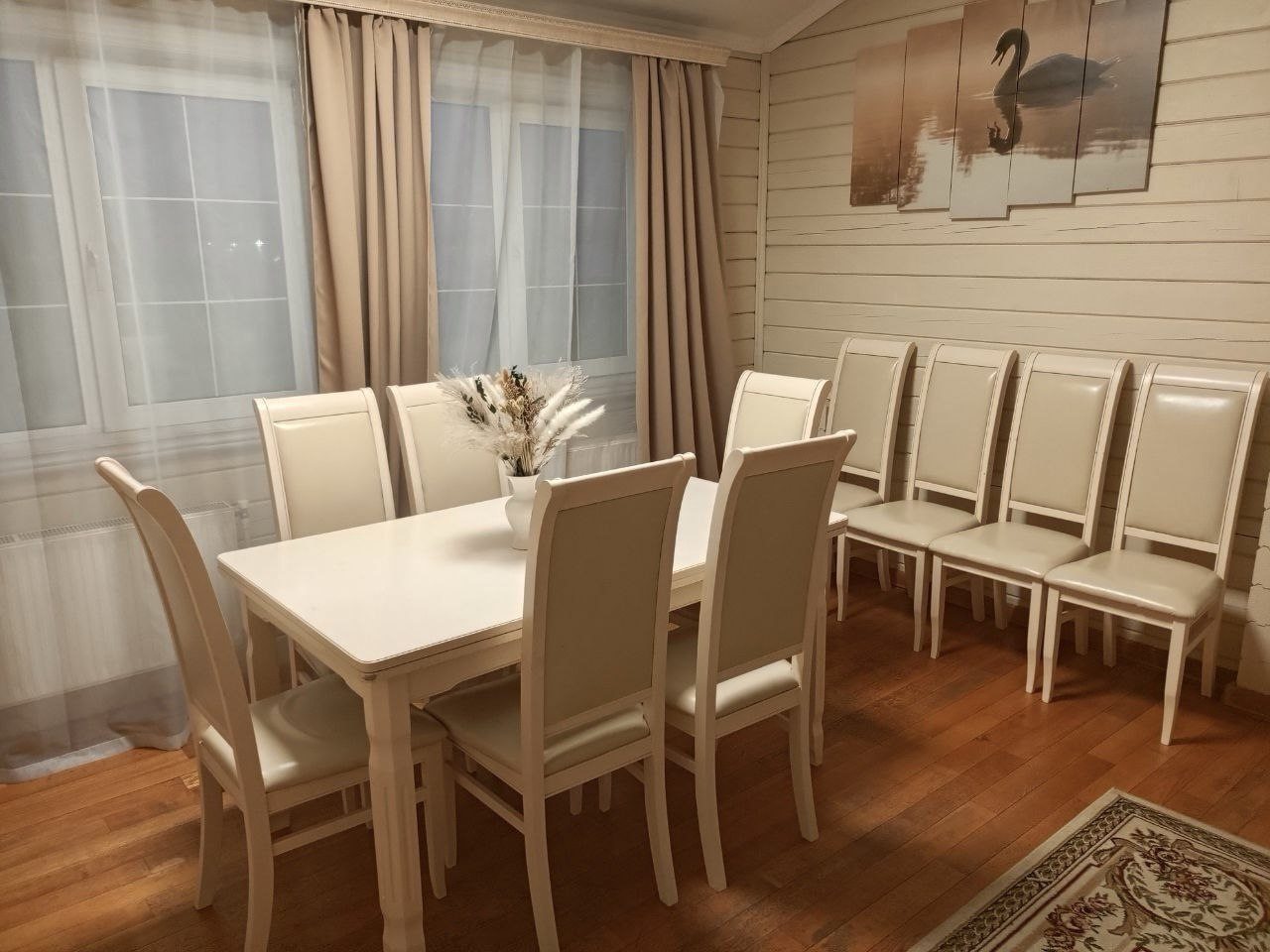 Стол для большой компании