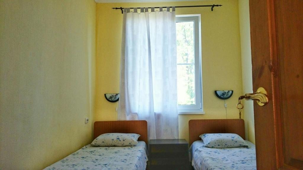 Двухместный (Бюджетный двухместный номер с 1 кроватью) гостевого дома Вилла Славы, Гагра