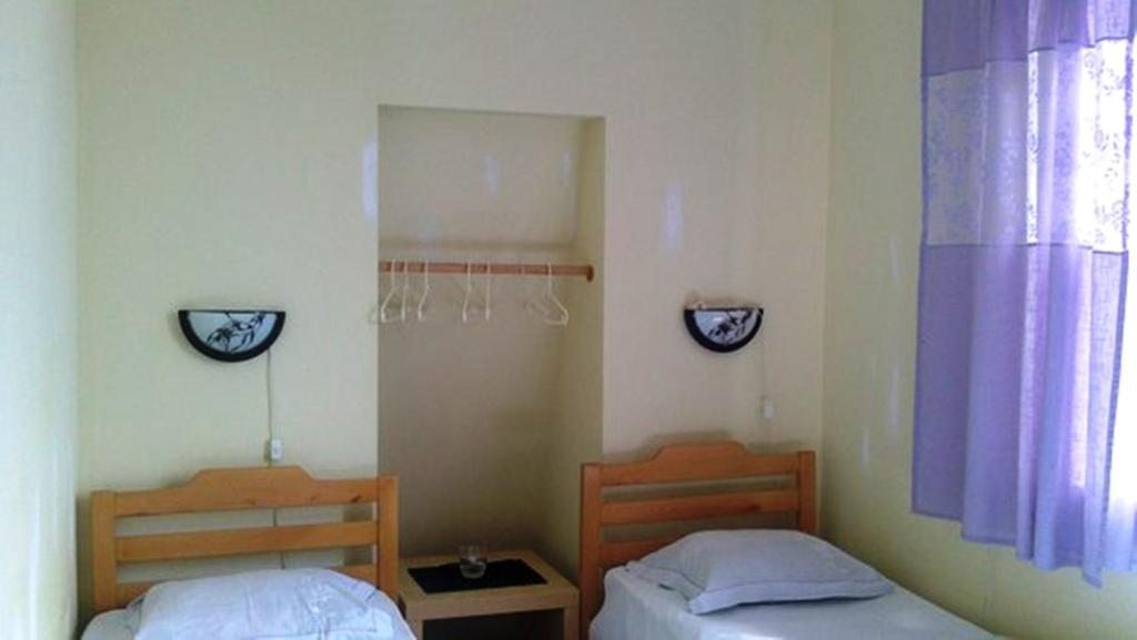 Двухместный (Просторный двухместный номер с 2 отдельными кроватями) гостевого дома Вилла Славы, Гагра