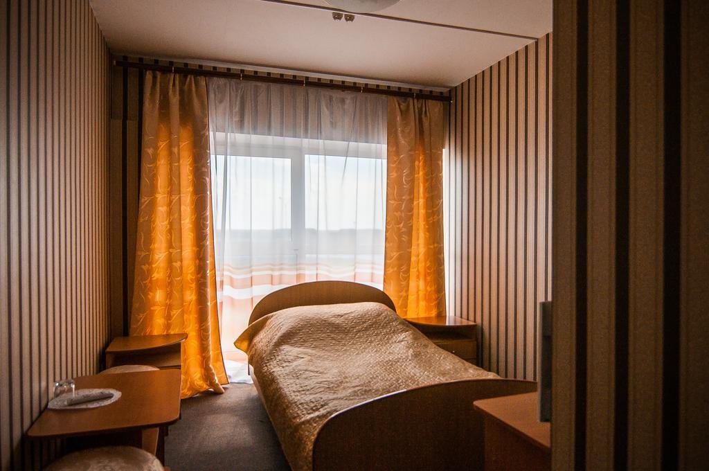 Двухместный (Улучшенный двухместный номер с 1 кроватью) гостиницы Вега Плюс, Новодеревенская