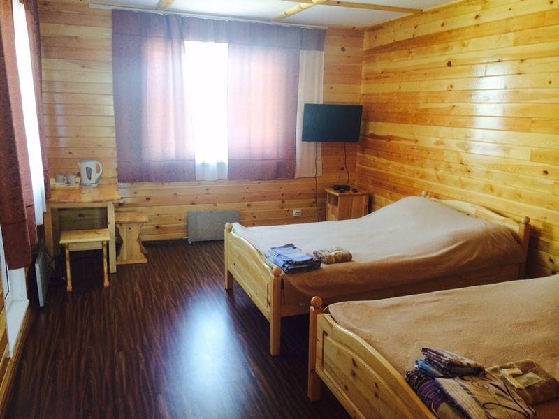 Двухместный (Двухместный номер с 1 кроватью или 2 отдельными кроватями и балконом) мини-отеля Три медведя, Энхалук