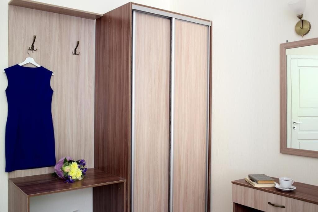 Двухместный (Стандартный двухместный номер с 2 отдельными кроватями и общей ванной комнатой) гостевого дома Марк, Санкт-Петербург